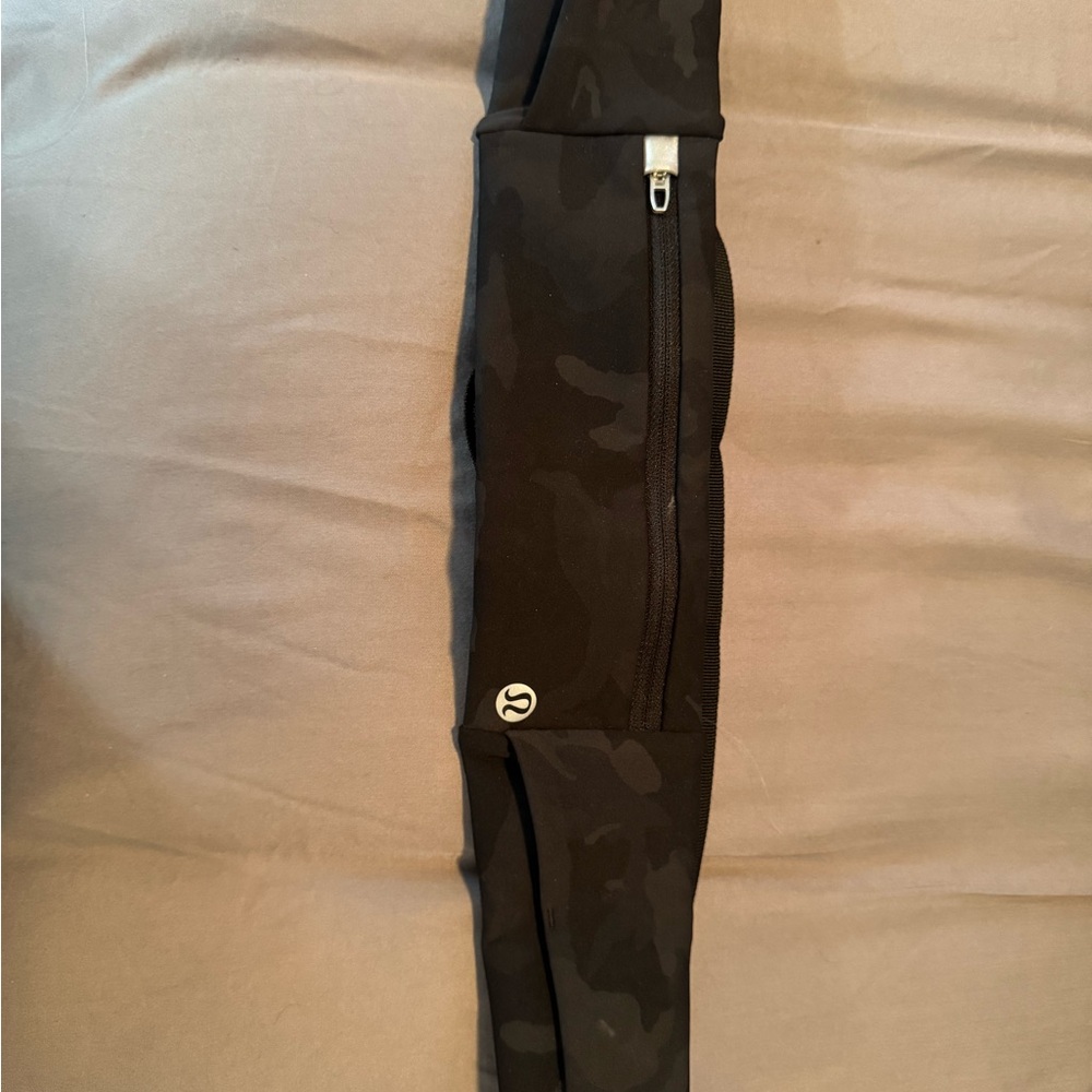 Lululemon Black Camouflage Run Fast and Free Belt